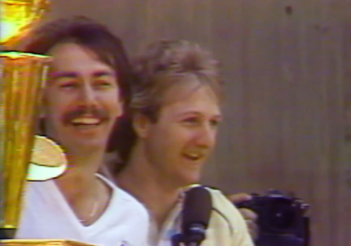 Chris Ford, junto a Larry Bird, en la celebración del título de campeones de la NBA de 1981