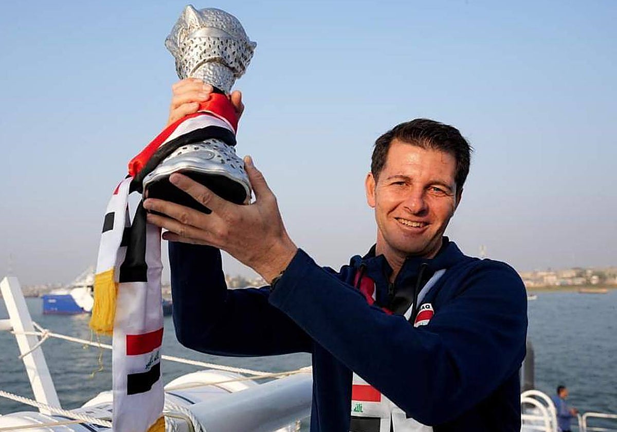 Jesús Casas, con la Copa del Golfo