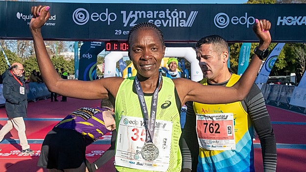 Betsy Saina, ganadora de la prueba y récord de la misma