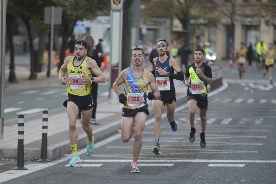 Corredores en la Media Maratón de Sevilla 2023