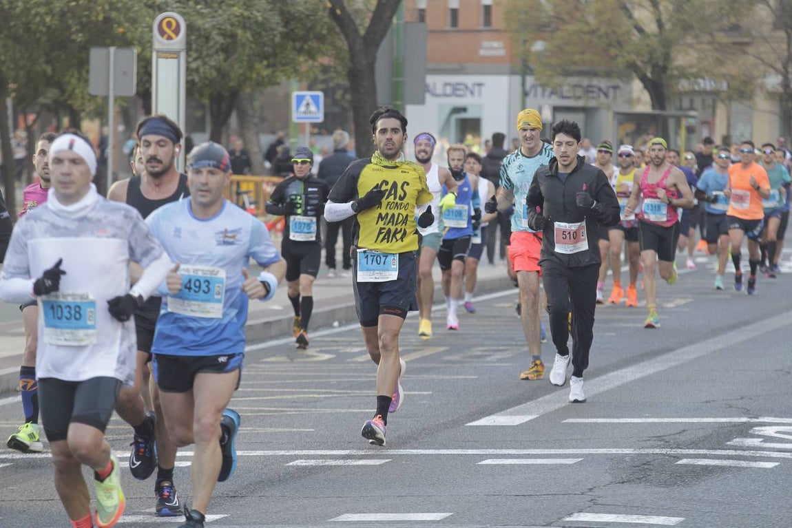 Corredores en la Media Maratón de Sevilla 2023