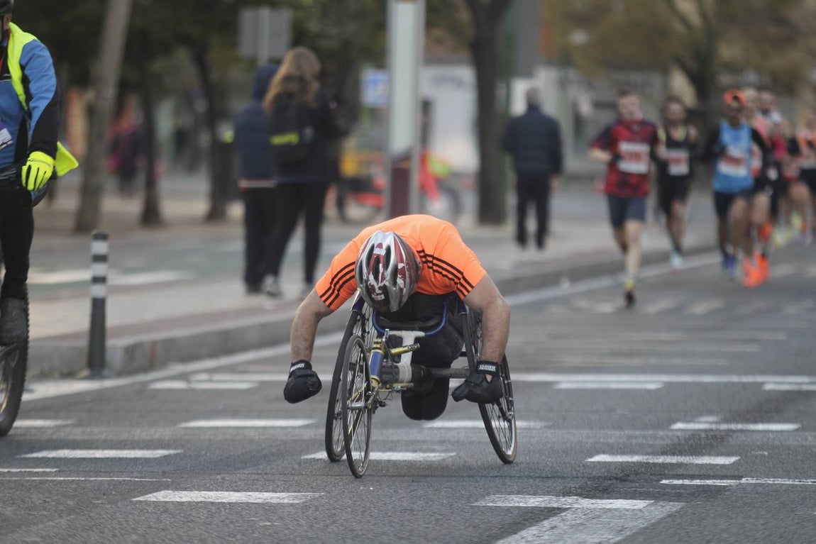 Corredores en la Media Maratón de Sevilla 2023
