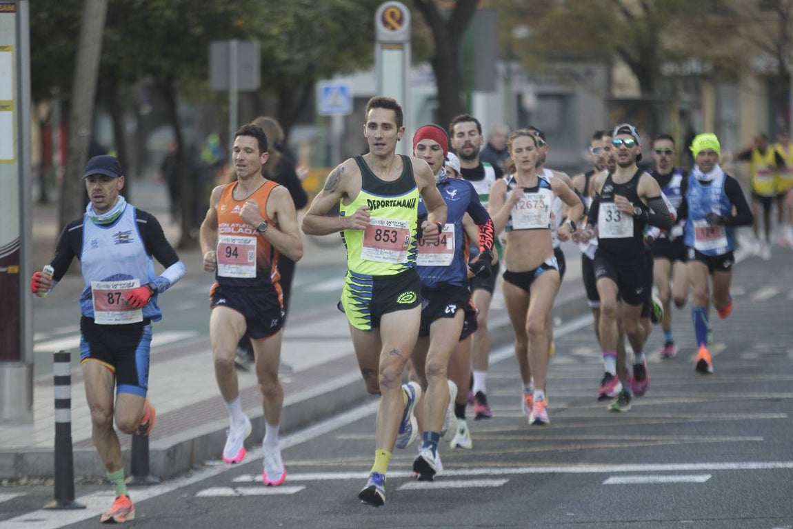 Corredores en la Media Maratón de Sevilla 2023