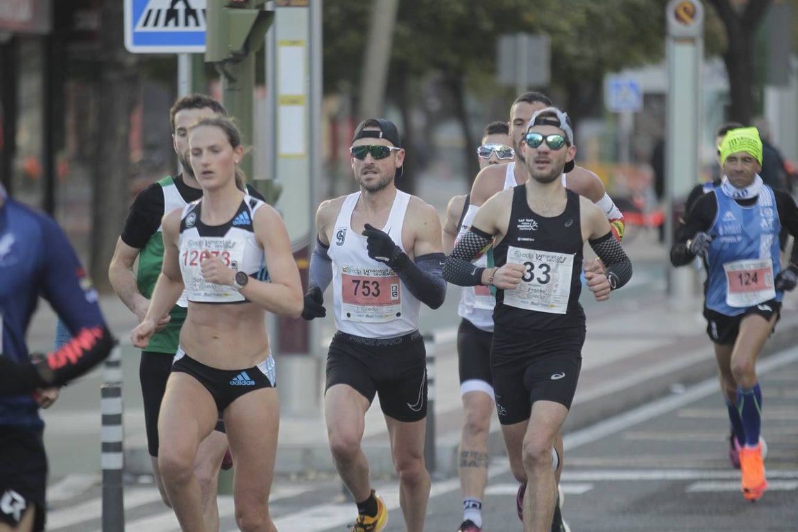Corredores en la Media Maratón de Sevilla 2023