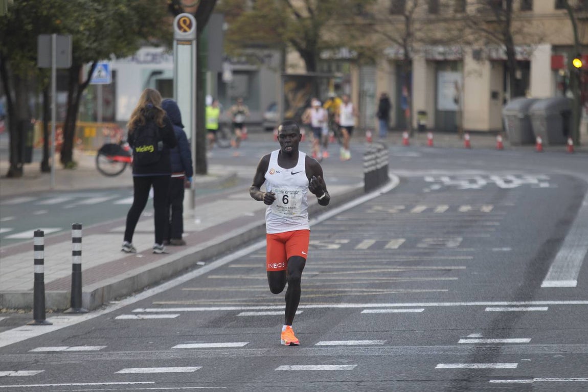 Corredores en la Media Maratón de Sevilla 2023