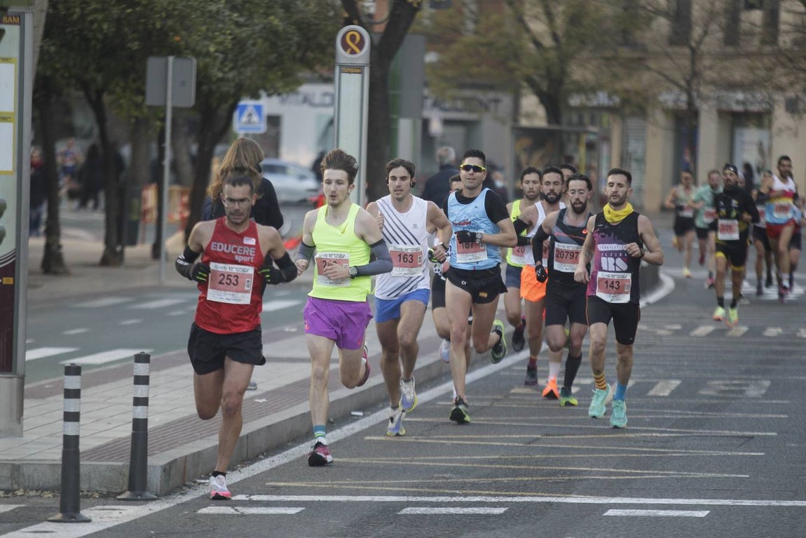 Corredores en la Media Maratón de Sevilla 2023