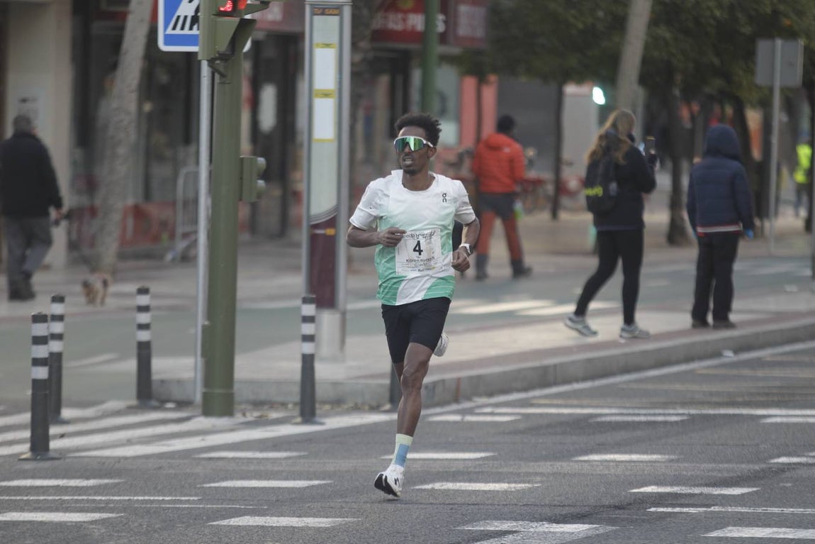 Corredores en la Media Maratón de Sevilla 2023
