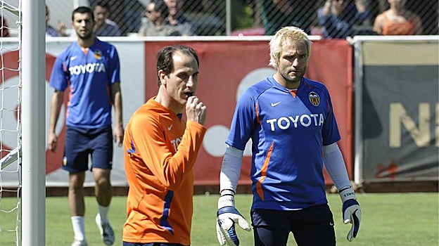 Imagen antes - Voro asumió por primera vez el cargo en 2008 (arriba). Hoy, 15 años después, vuelve al banquillo che