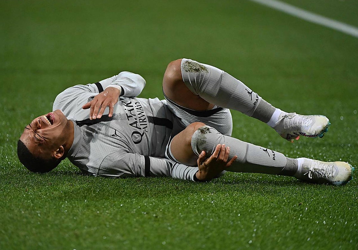 El momento de la lesión muscular de Mbappé ante el Montpellier