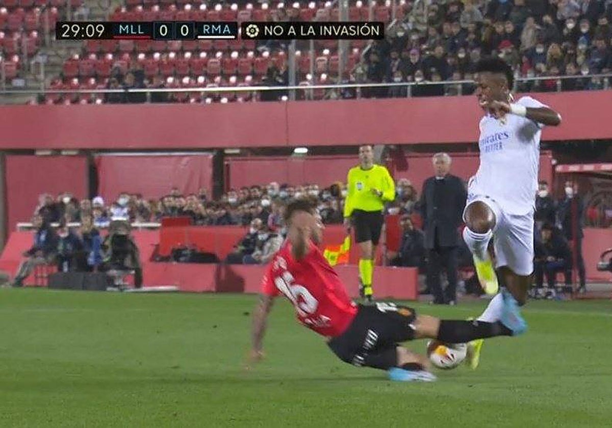 La entrada criminal de Maffeo a Vinicius que desató las hostilidades