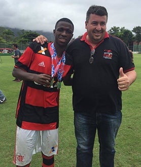 Imagen secundaria 2 - Vinicius en el origen: un padre ejemplar, fútbol sala, malas notas, drogas acechando y cero racismo