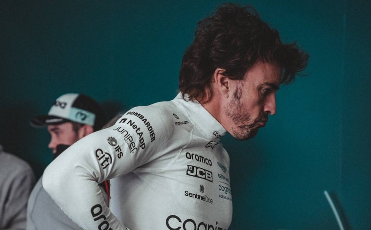 Imagen principal - Las primeras imágenes de Fernando Alonso con el Aston Martin en Jerez
