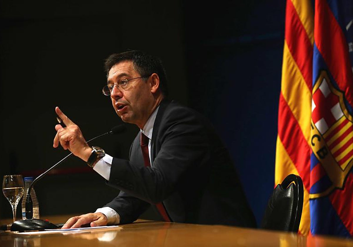 Josep Maria Bartomeu se dirige a la prensa durante su etapa como presidente del Barcelona