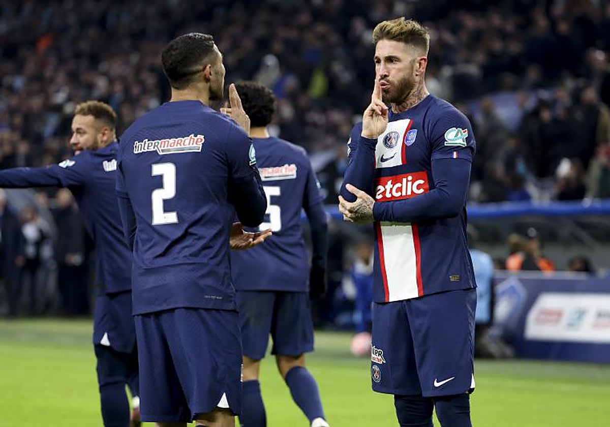 Sergio Ramos celebra un gol con Achraf