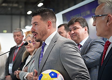 Imagen secundaria 1 - Más de 210 equipos participarán en la edición de este año. Sobre estas líneas, Joaquín Rasco, máximo responsable del torneo. A la derecha, el cartel de la edición 2023     