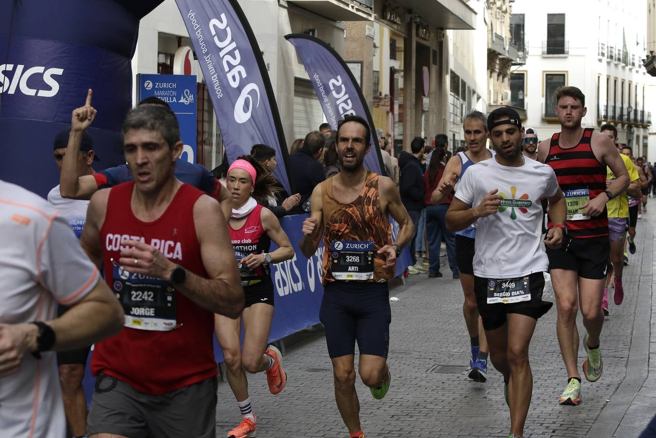 Participantes en el Zurich Maratón de Sevilla 2023