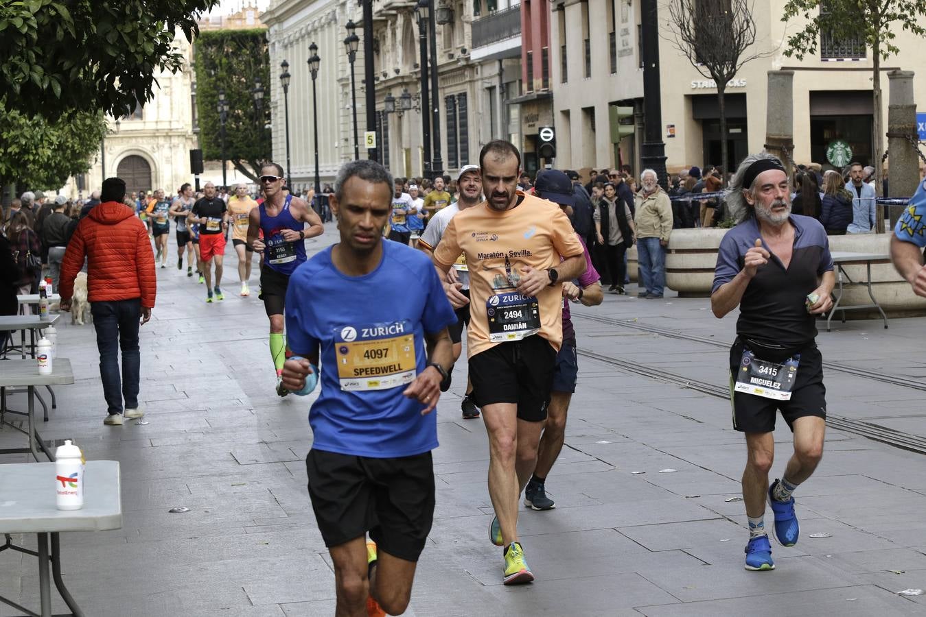 Participantes en el Zurich Maratón de Sevilla 2023