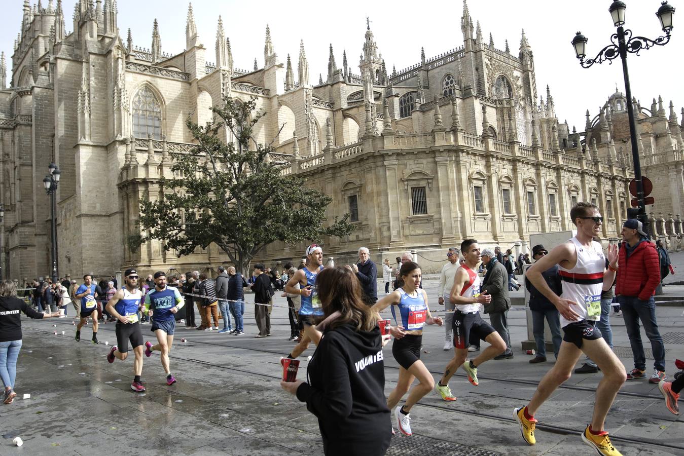 Participantes en el Zurich Maratón de Sevilla 2023