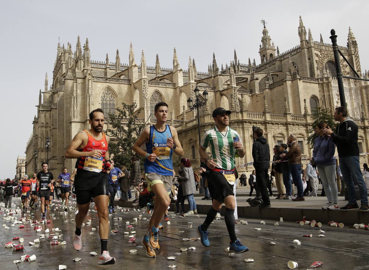 Participantes en el Zurich Maratón de Sevilla 2023