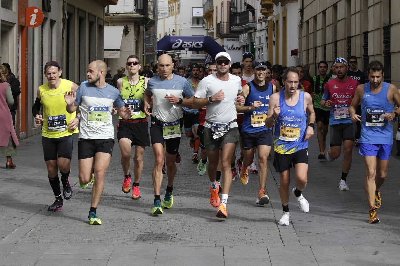 Participantes en el Zurich Maratón de Sevilla 2023