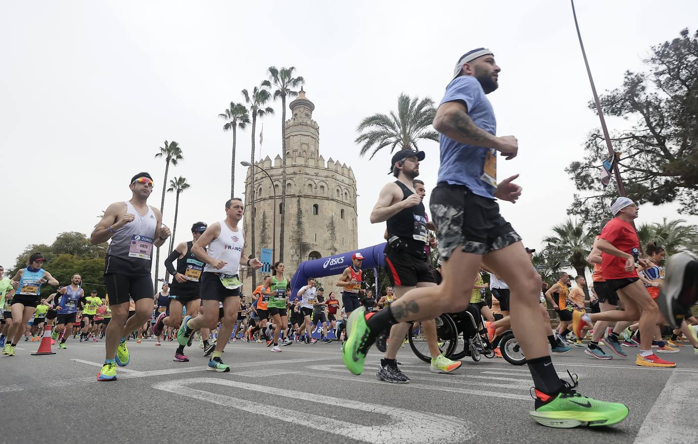 Participantes en el Maratón de Sevilla 2023