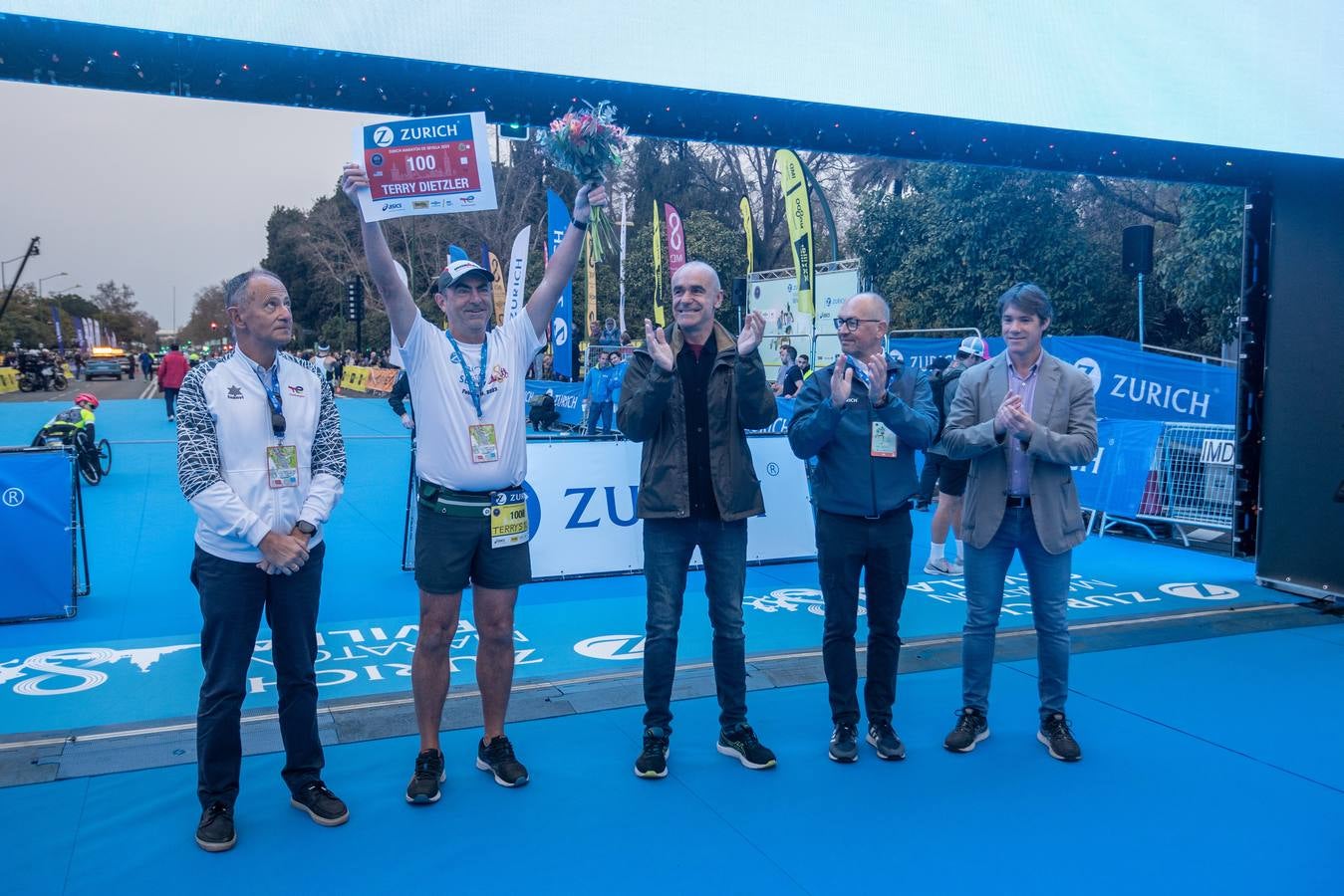 Diferentes momentos del Zurich Maratón de Sevilla 2023