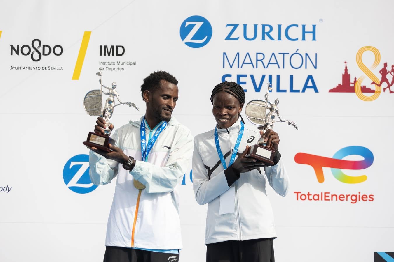 Diferentes momentos del Zurich Maratón Sevilla 2023