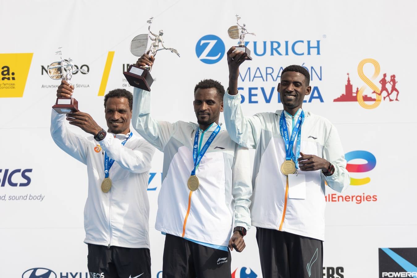 Diferentes momentos del Zurich Maratón Sevilla 2023