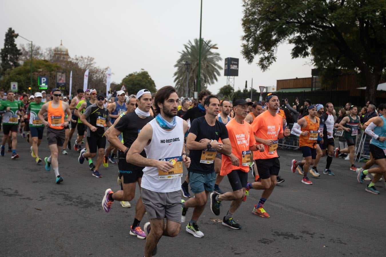 Diferentes momentos del Zurich Maratón de Sevilla 2023