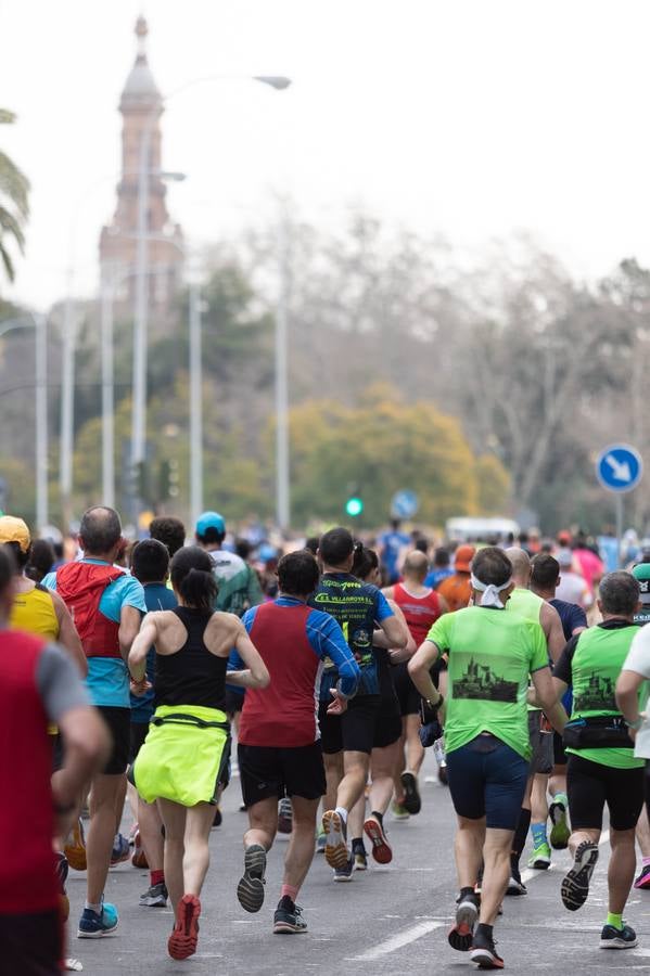 Diferentes momentos del Zurich Maratón de Sevilla 2023