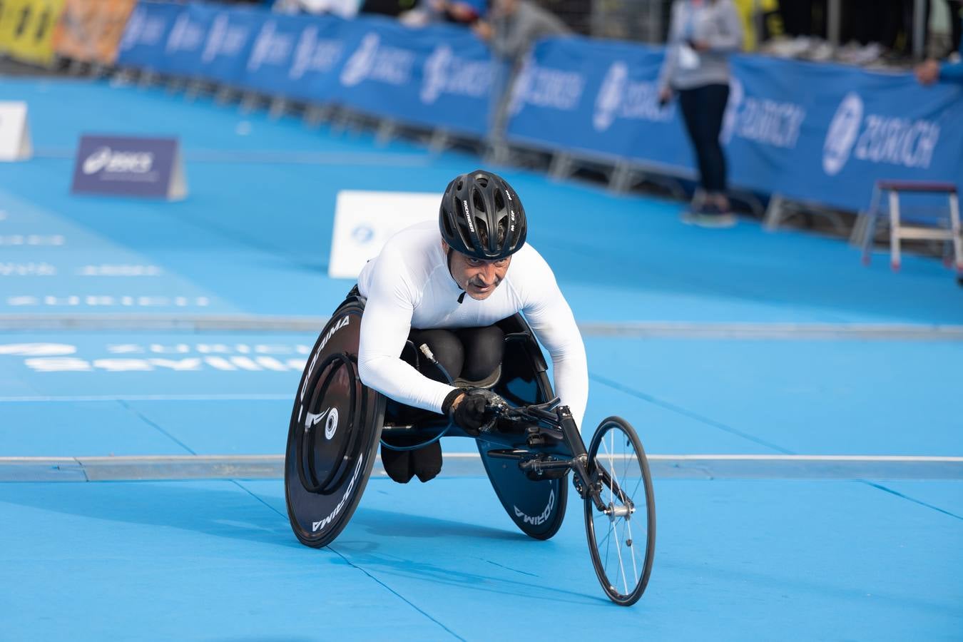 Diferentes momentos del Zurich Maratón de Sevilla 2023