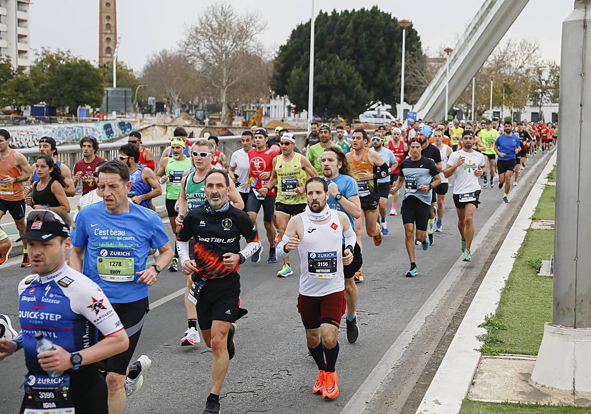 Participantes en el Maratón de Sevilla 2023