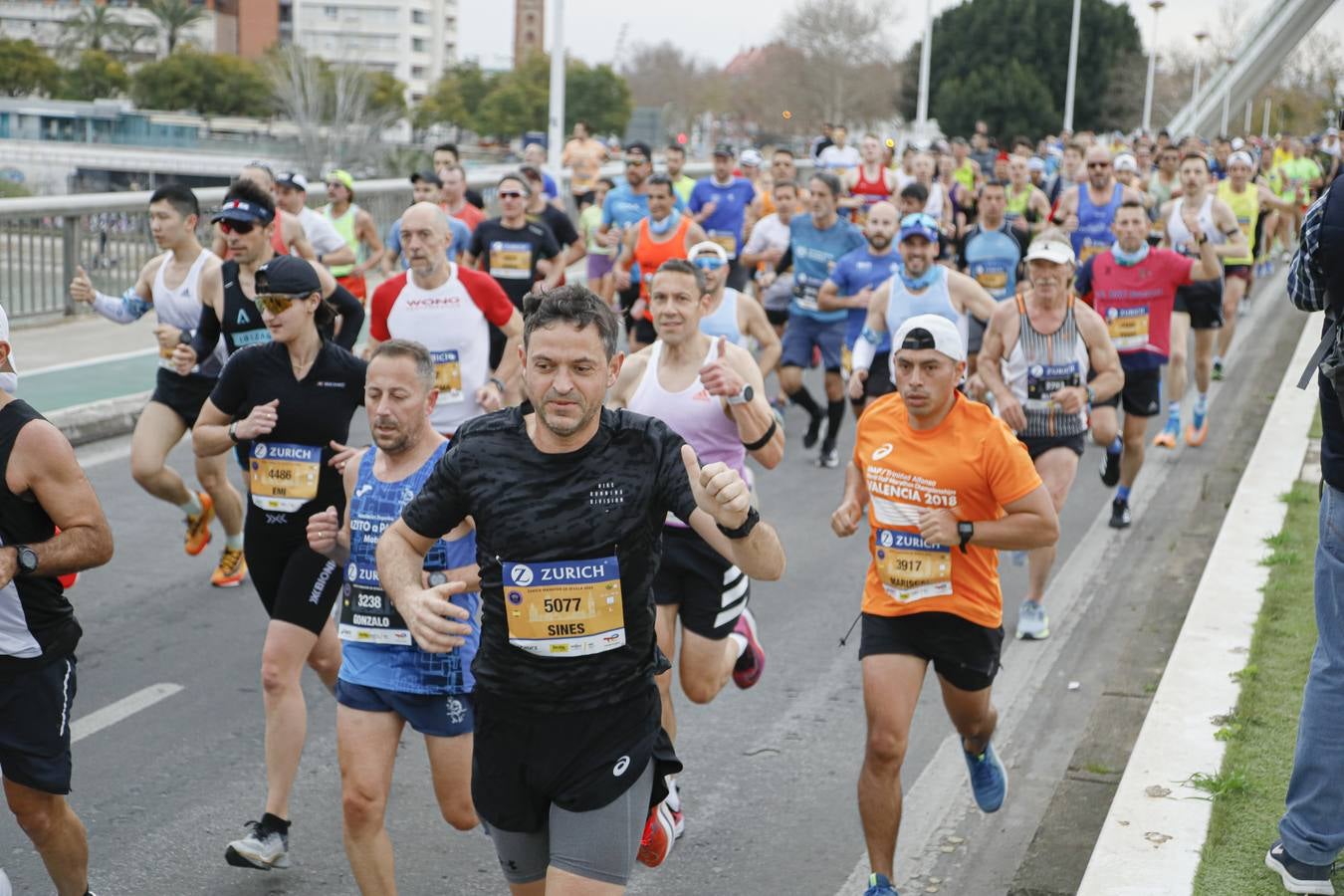 Participantes en el Maratón de Sevilla 2023