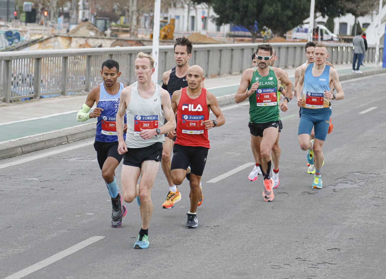Participantes en el Maratón de Sevilla 2023