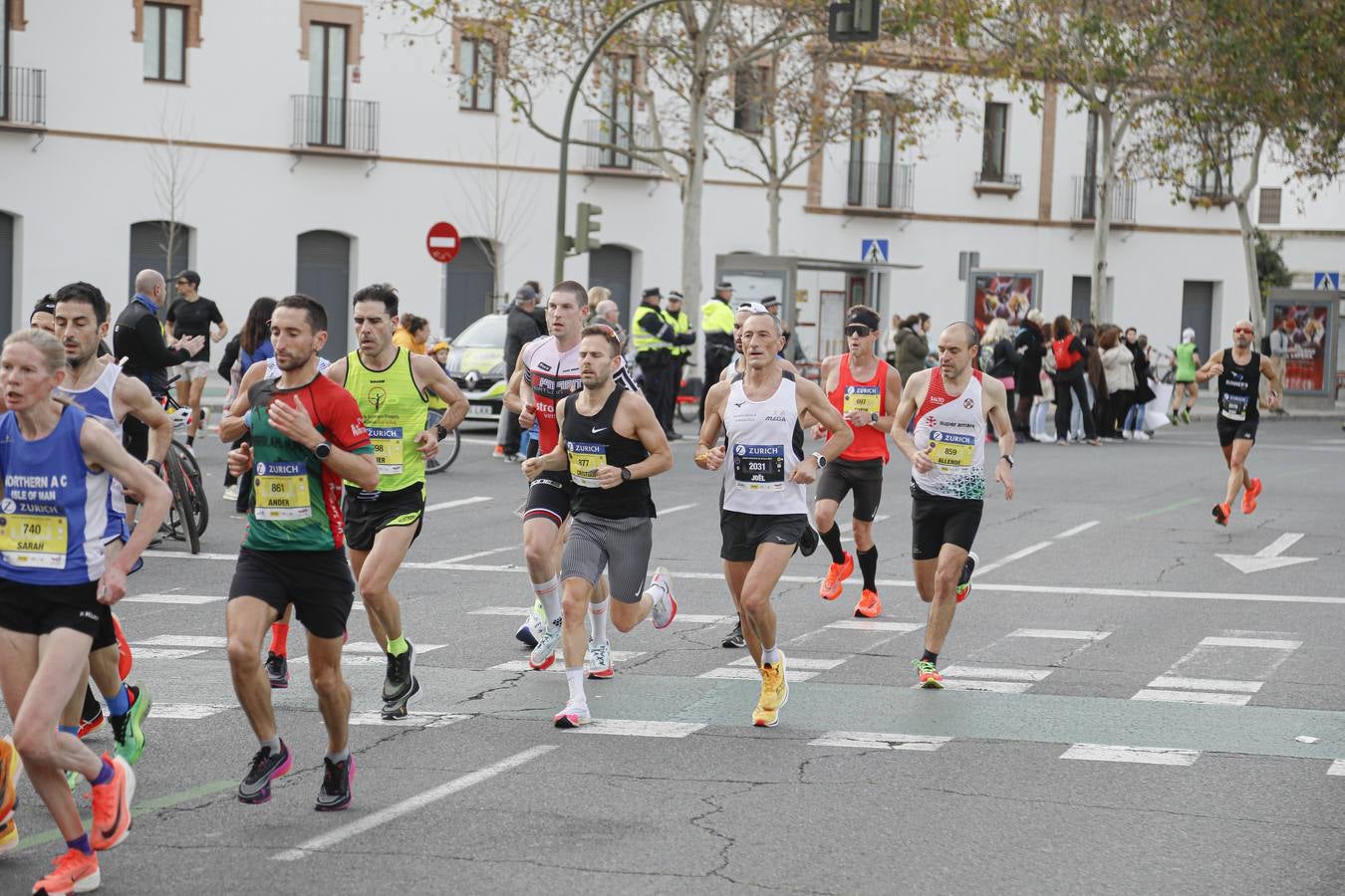 Participantes en el Maratón de Sevilla 2023