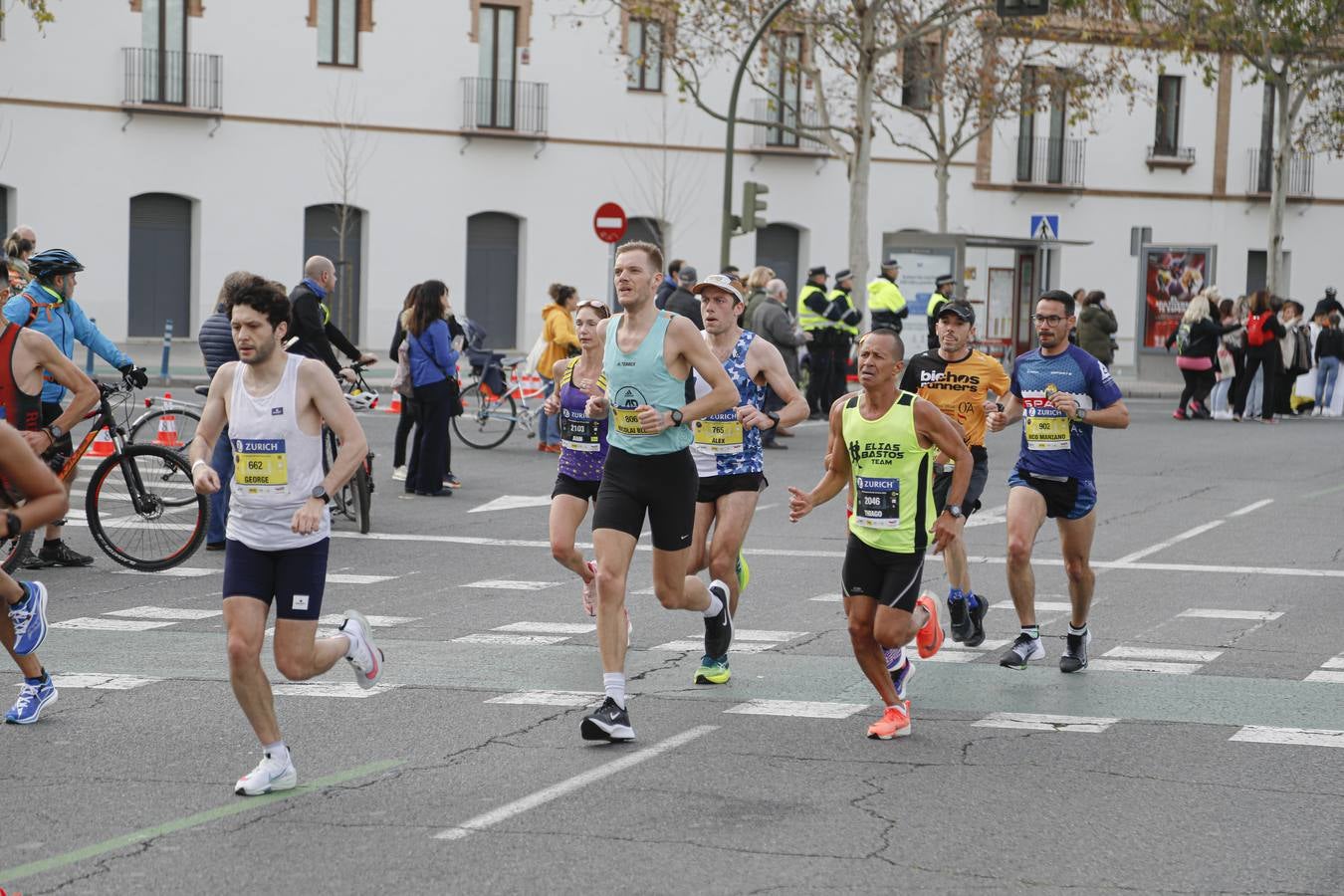 Participantes en el Maratón de Sevilla 2023