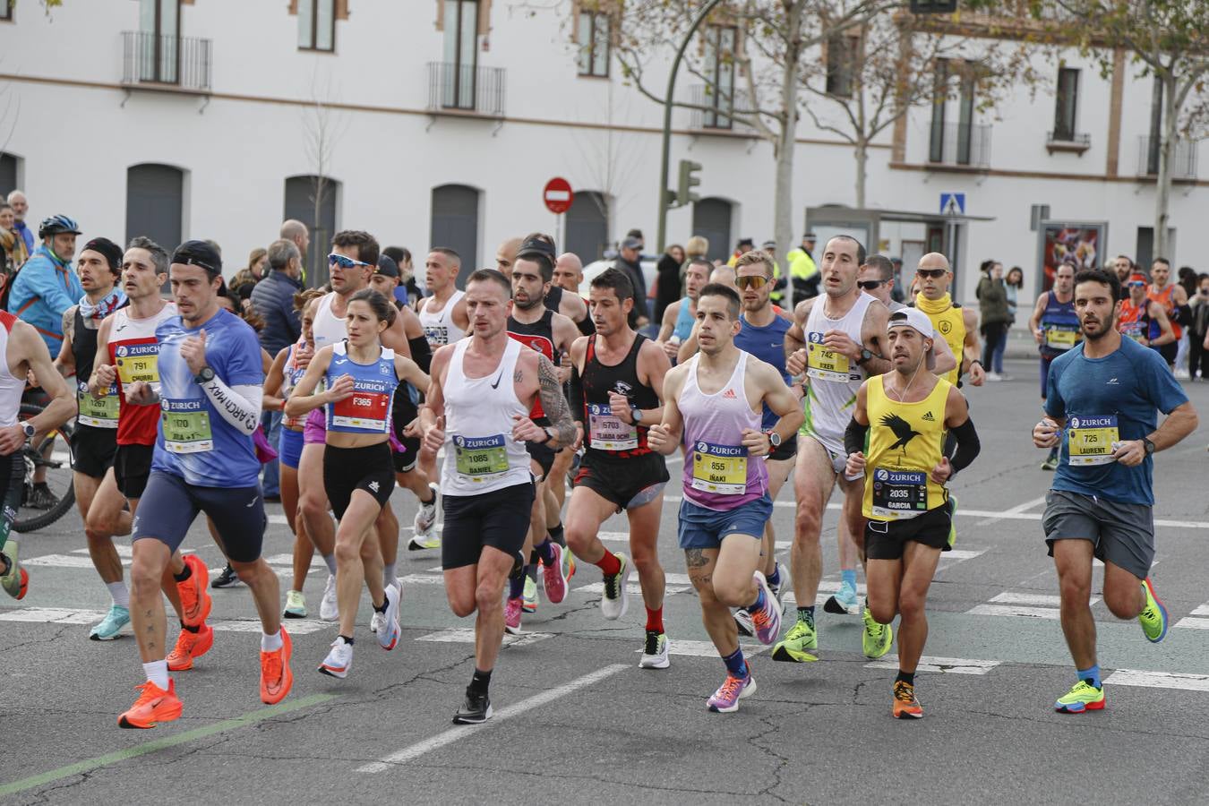 Participantes en el Maratón de Sevilla 2023