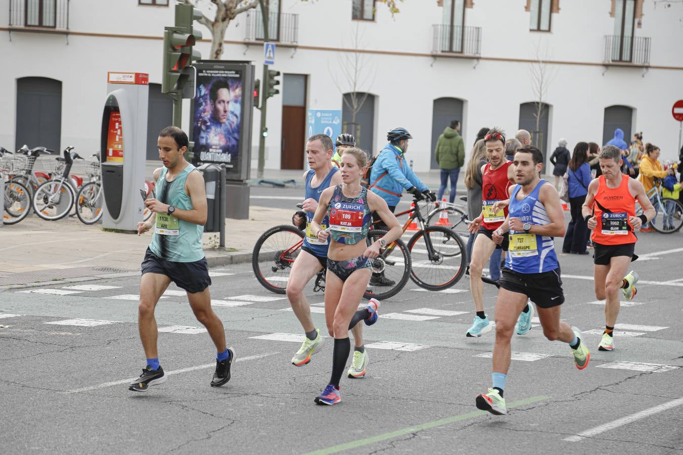 Participantes en el Maratón de Sevilla 2023