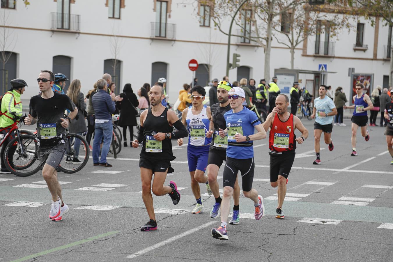 Participantes en el Maratón de Sevilla 2023