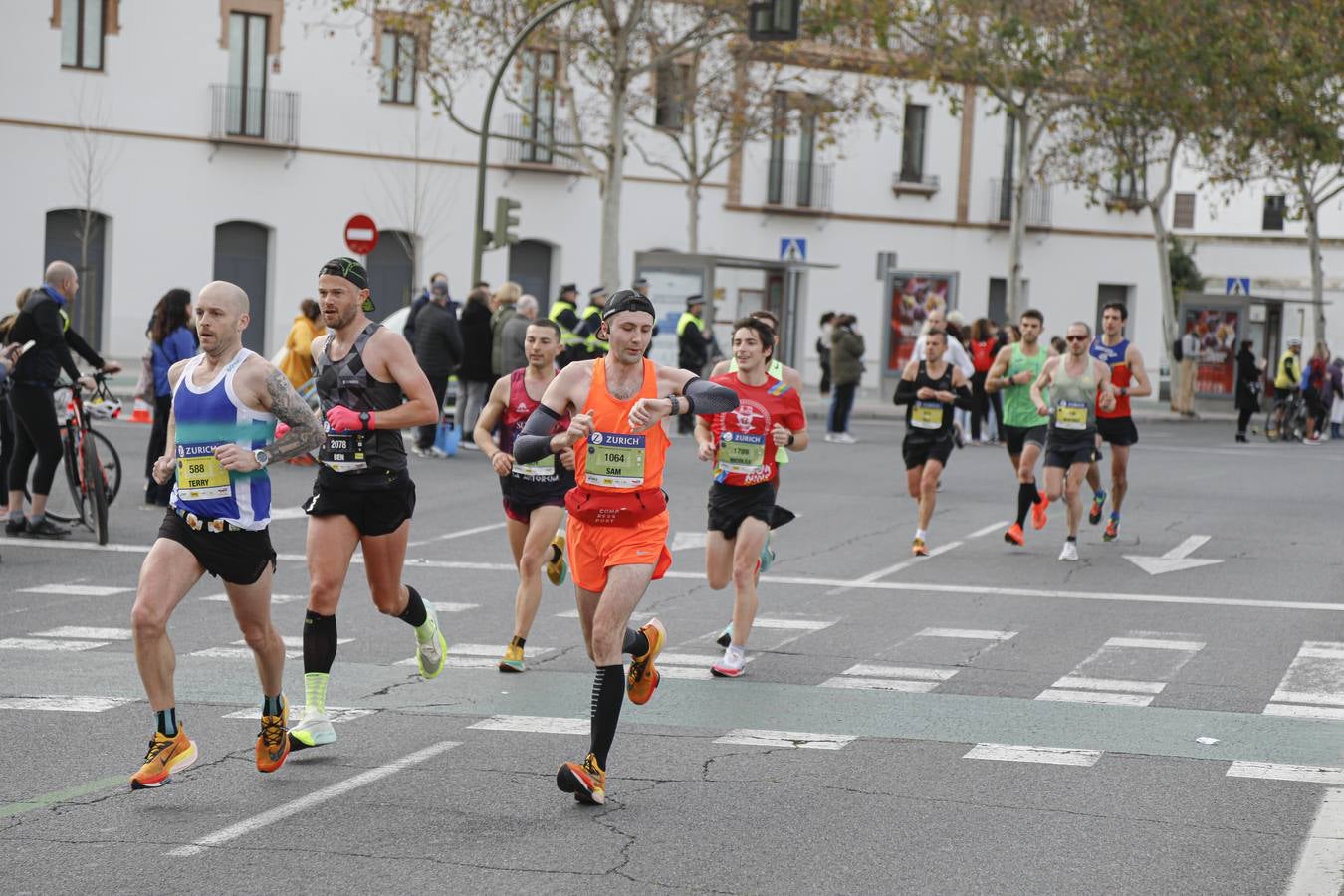 Participantes en el Maratón de Sevilla 2023