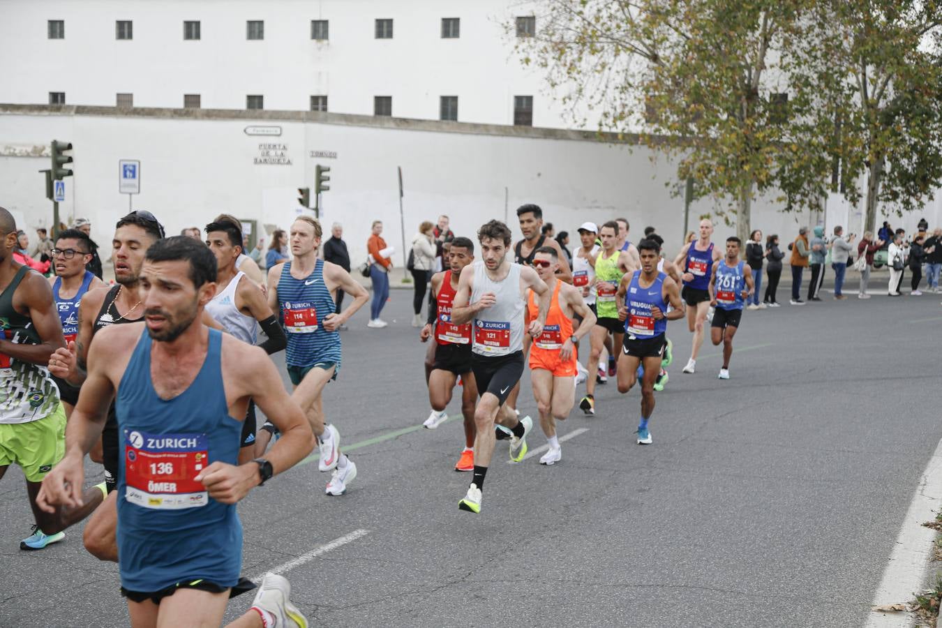 Participantes en el Maratón de Sevilla 2023