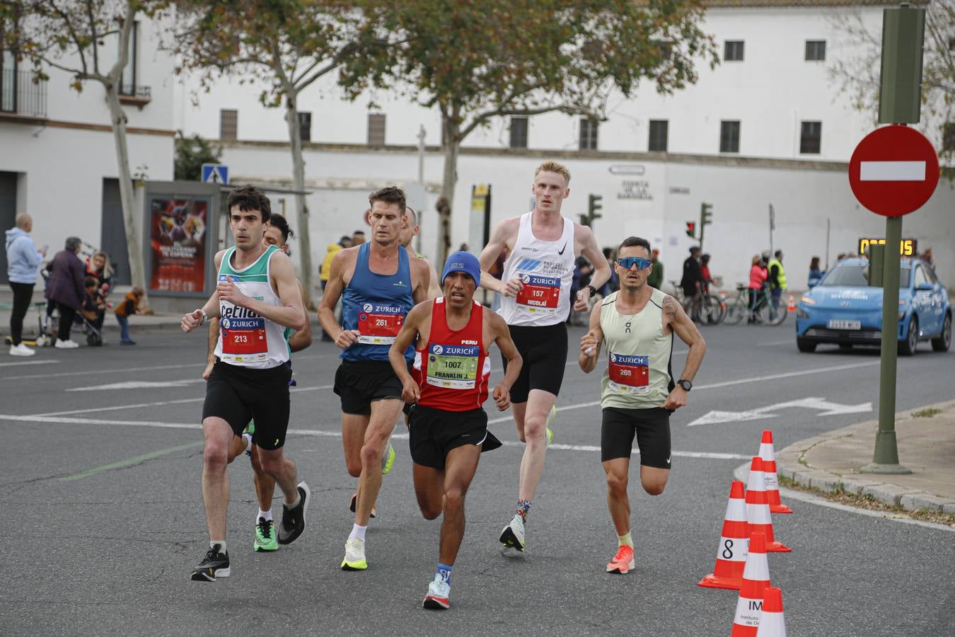 Participantes en el Maratón Sevilla 2023