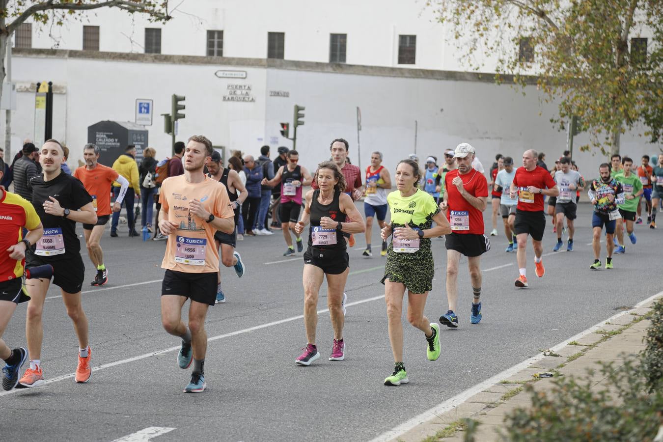 Participantes en el Maratón Sevilla 2023