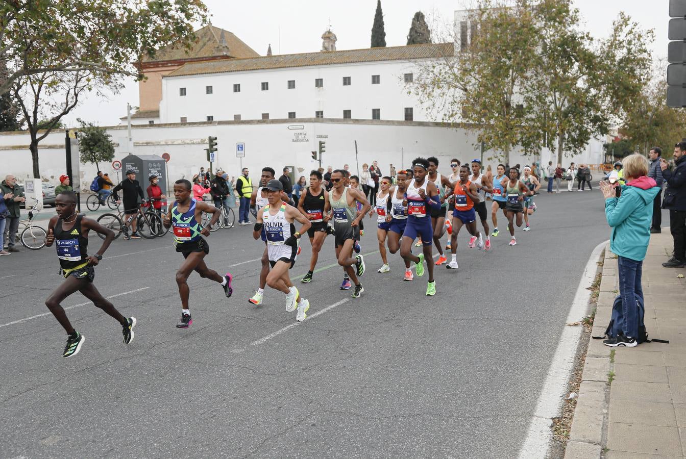 Participantes en el Maratón Sevilla 2023