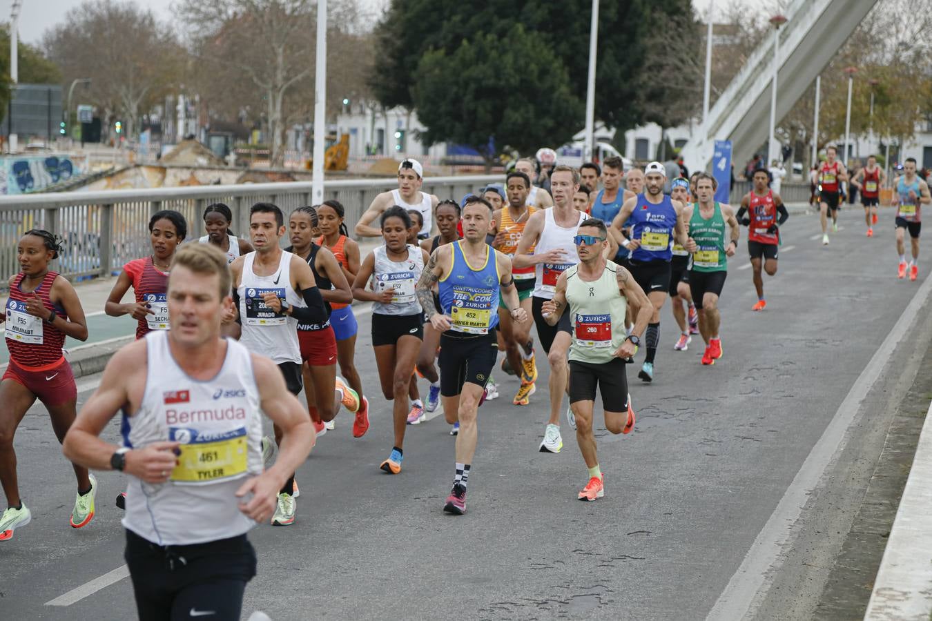 Participantes en el Maratón Sevilla 2023