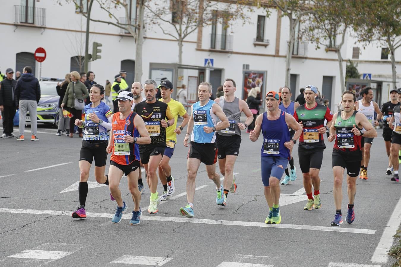 Participantes en el Maratón de Sevilla 2023