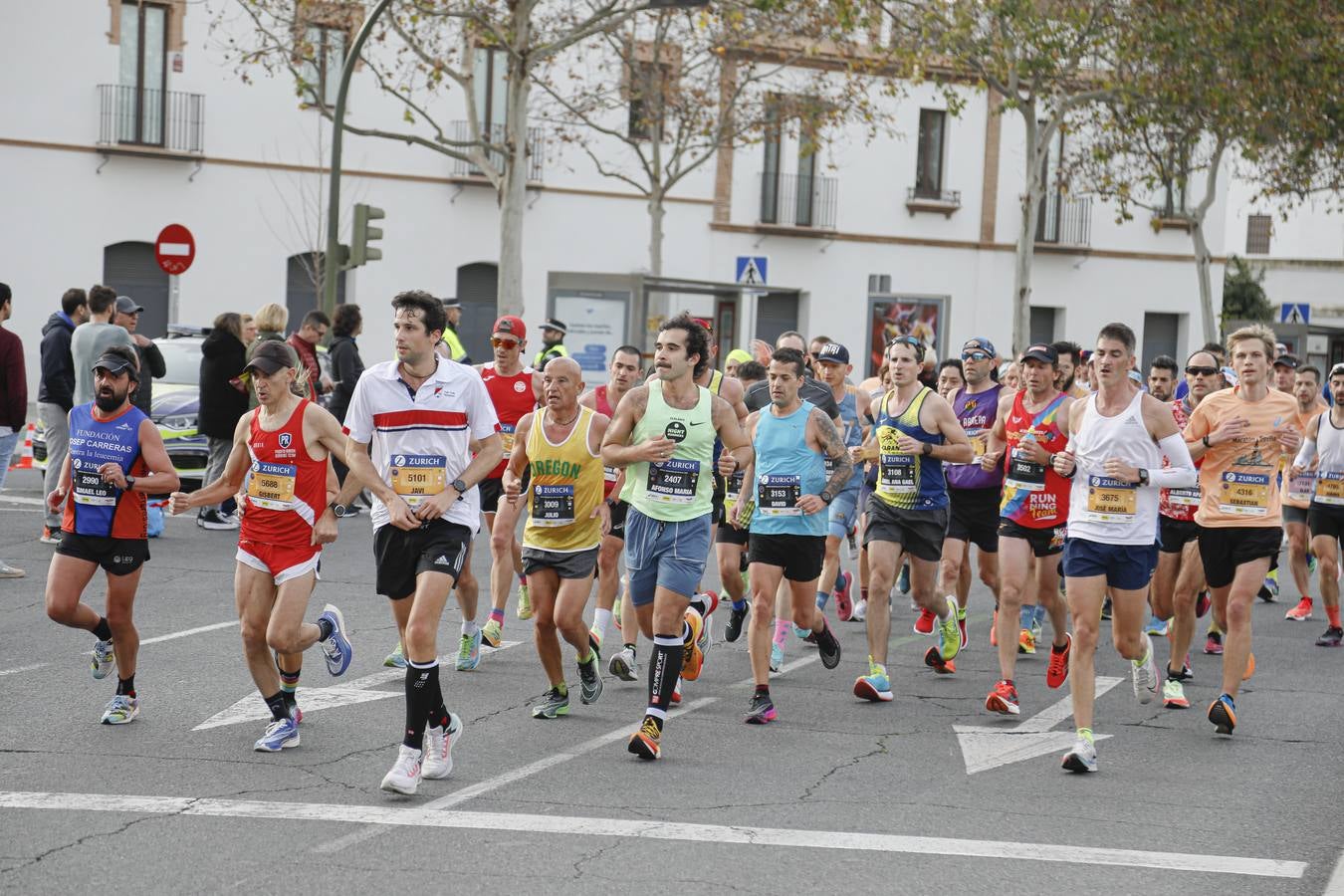 Participantes en el Maratón de Sevilla 2023