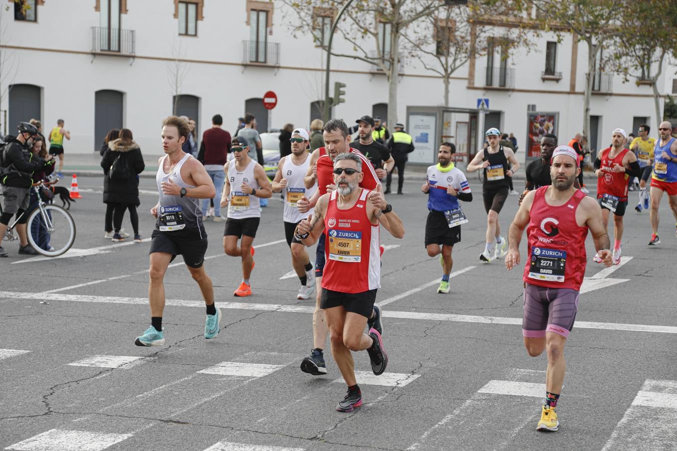 Participantes en el Maratón de Sevilla 2023