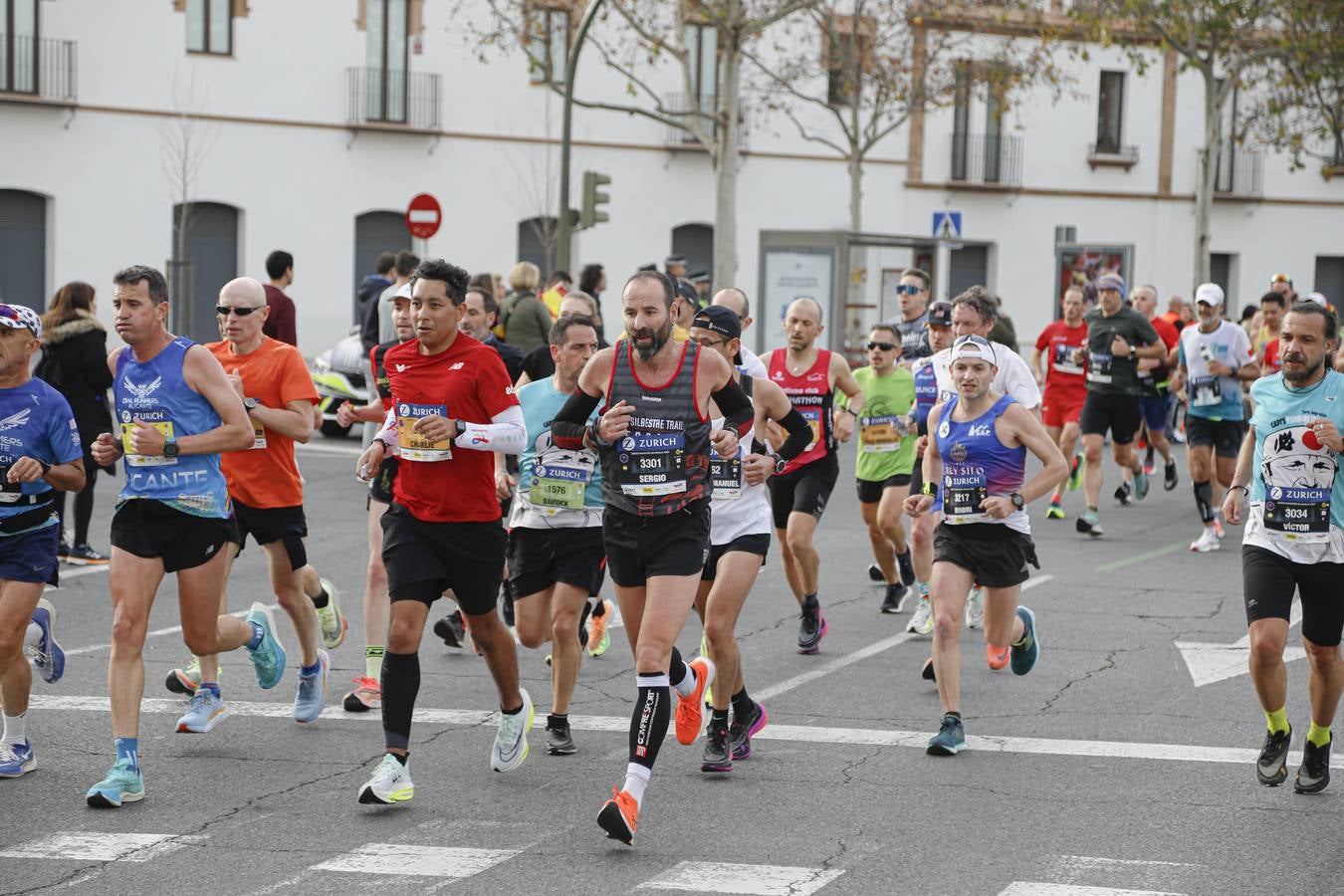 Participantes en el Maratón de Sevilla 2023