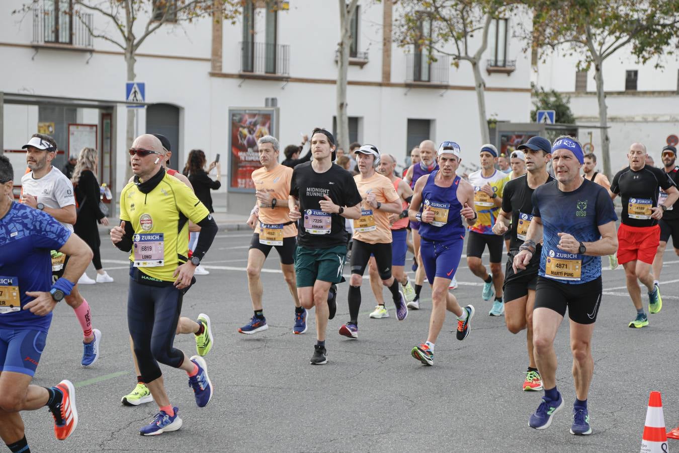 Participantes en el Maratón de Sevilla 2023